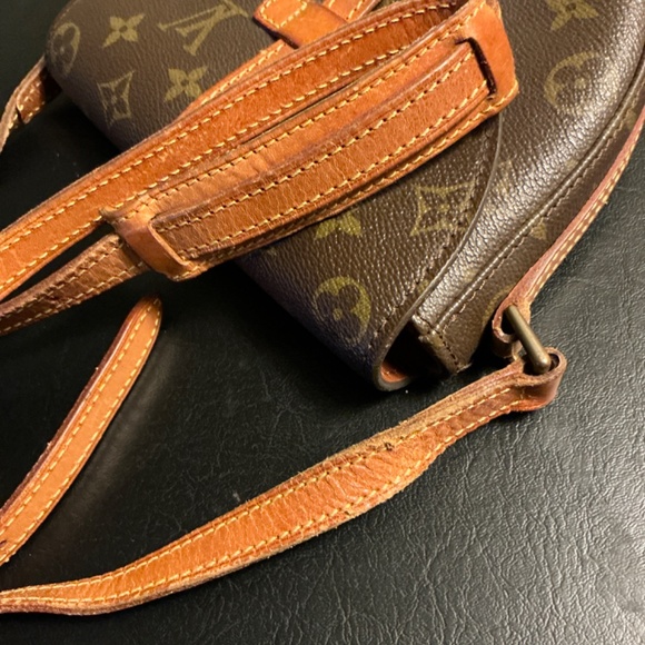 Authentic Louis Vuitton Chantilly Crossbody bag - Picture 7 of 9